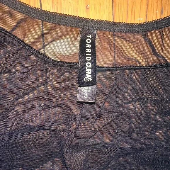 Torrid Black Sheer Mesh Long Sleeve Crop Top Neon Green Hem Size 3 (3X) - Picture 3 of 4